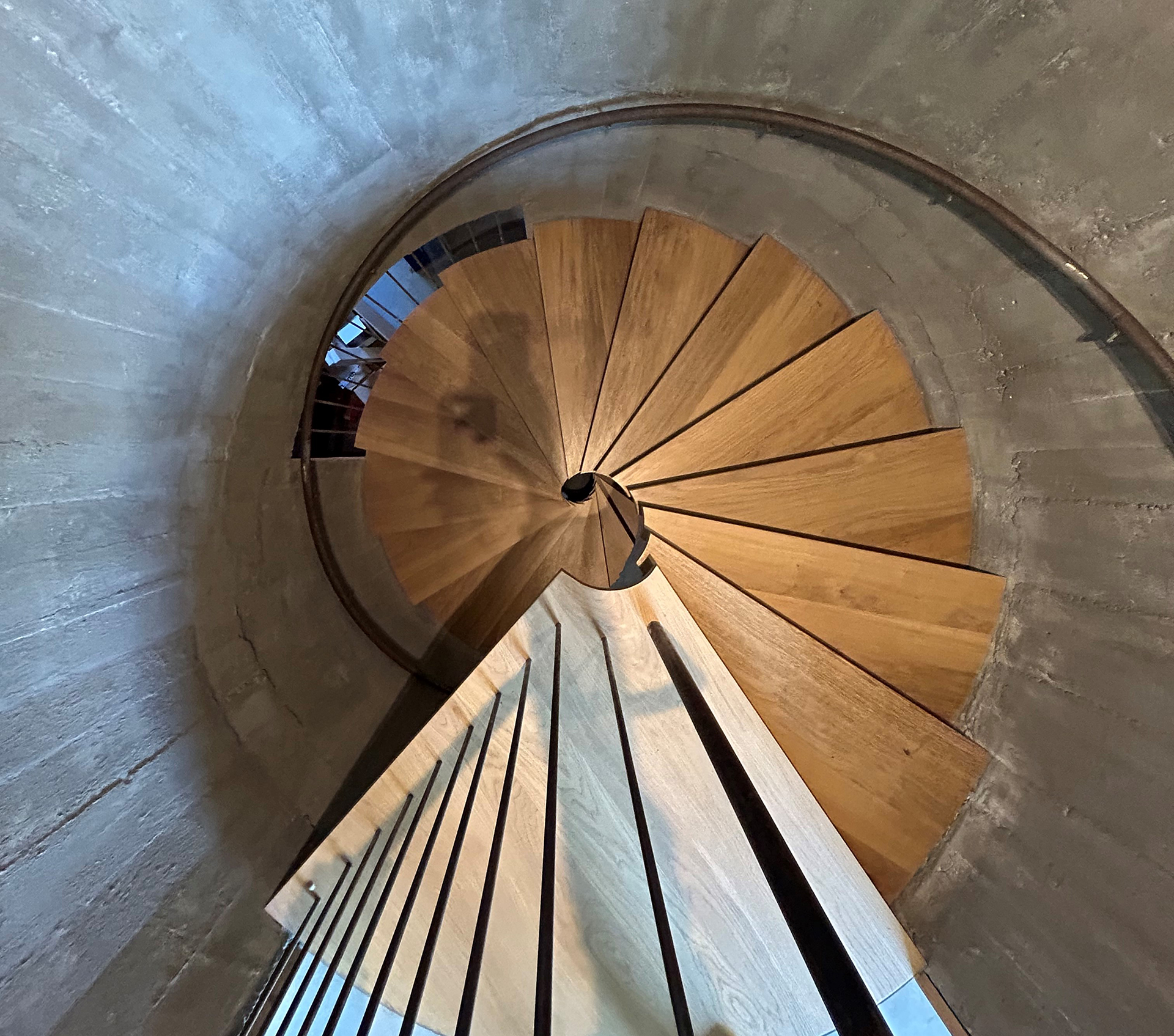 Photo de l'escalier du Chai, vue d'en haut